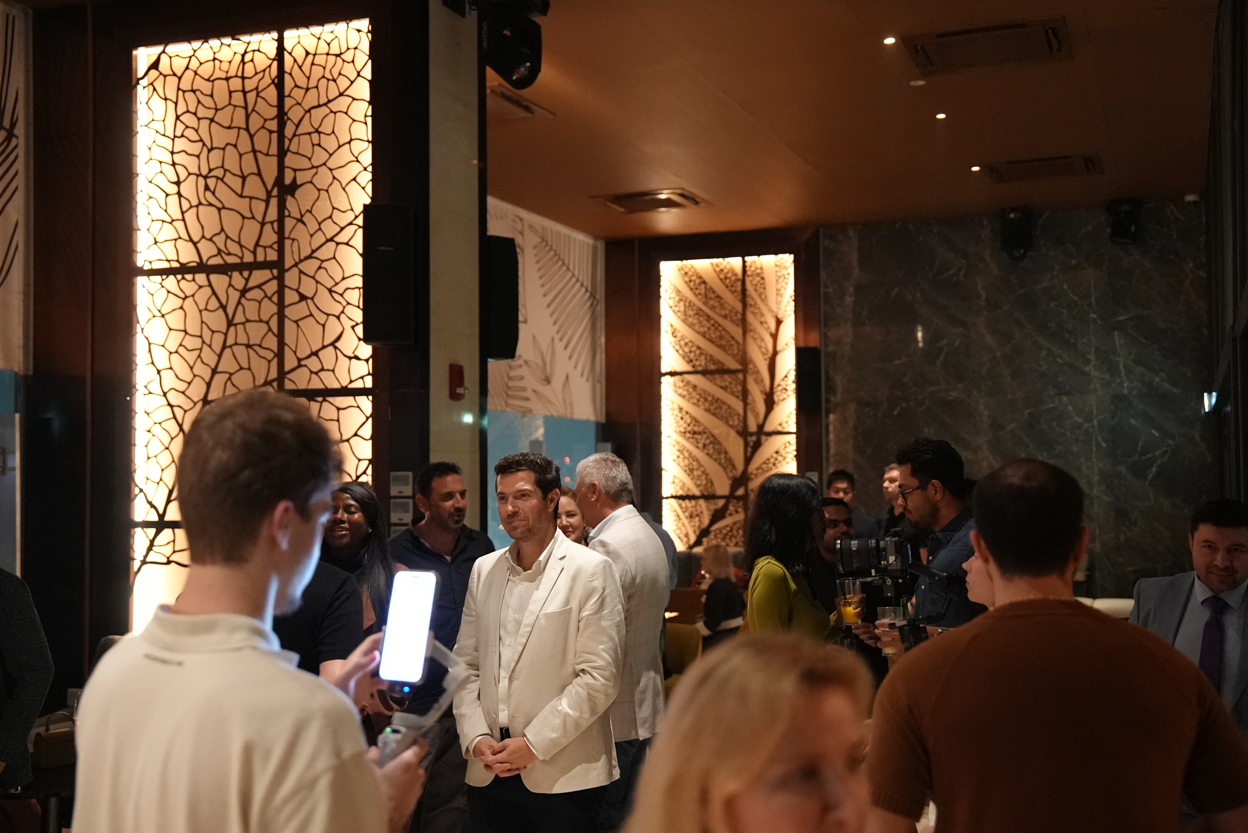 The Art of Influence: Solus +Club 60 Seconds Spotlight